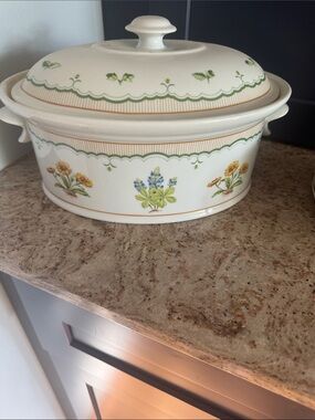 Georges Briard Floral Ceramic Covered Casserole Dish with Plates